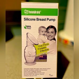 Hakaa silicone pump w/ suction base and white silicone flower stopper, BNIB.